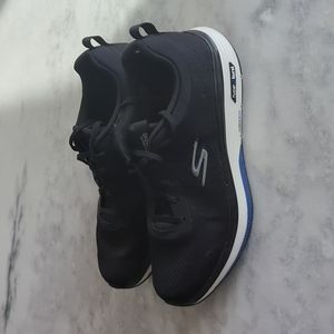 Skechers GO Walk Arch Fit Workout Walker - Outpace